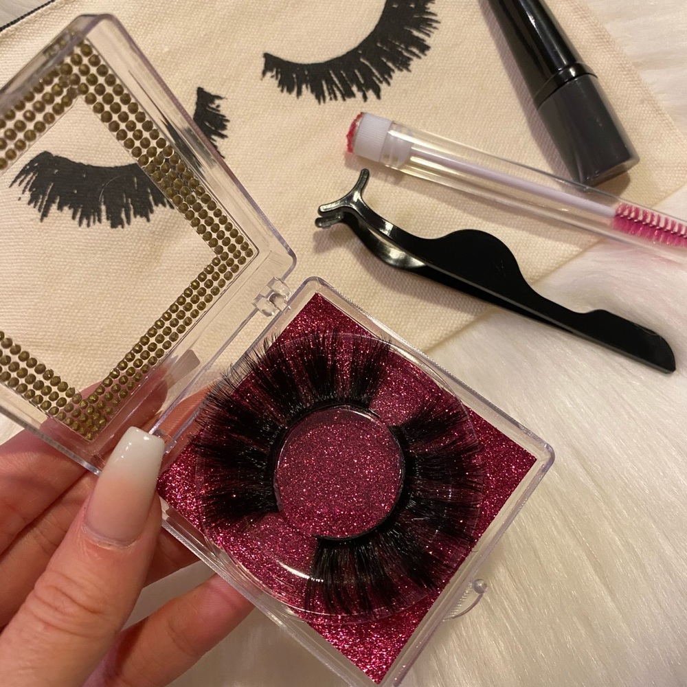 Lashes - Picture 12 of 13
